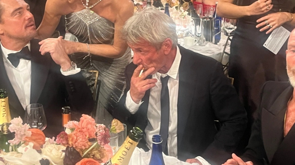 Μερακλής ο Σον Πεν: Άναψε τσιγάρο μέσα στην αίθουσα τελετής των Χρυσών Σφαιρών