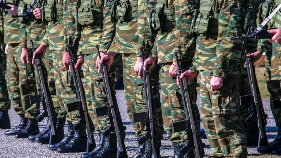 Έκτακτες κρίσεις Συνταγματαρχών Όπλων στο Στρατό Ξηράς – Αναλυτικά όλα τα ονόματα