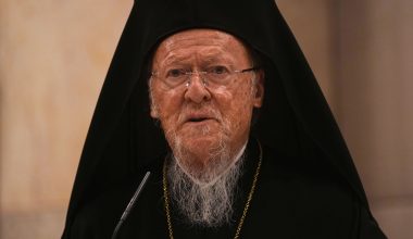 Όλο το παρασκήνιο πίσω από την επίθεση της SVR στον Οικουμενικό Πατριάρχη Βαρθολομαίο