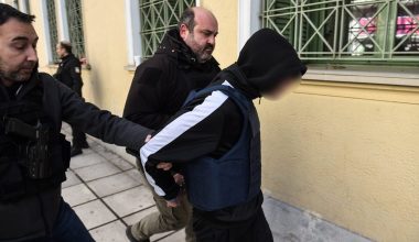 Φίλοι 17χρονου που ξυλοκοπήθηκε μέχρι θανάτου στις Σέρρες: «Τον χτυπούσε με γροθιές & κλωτσιές σε κεφάλι & σώμα»