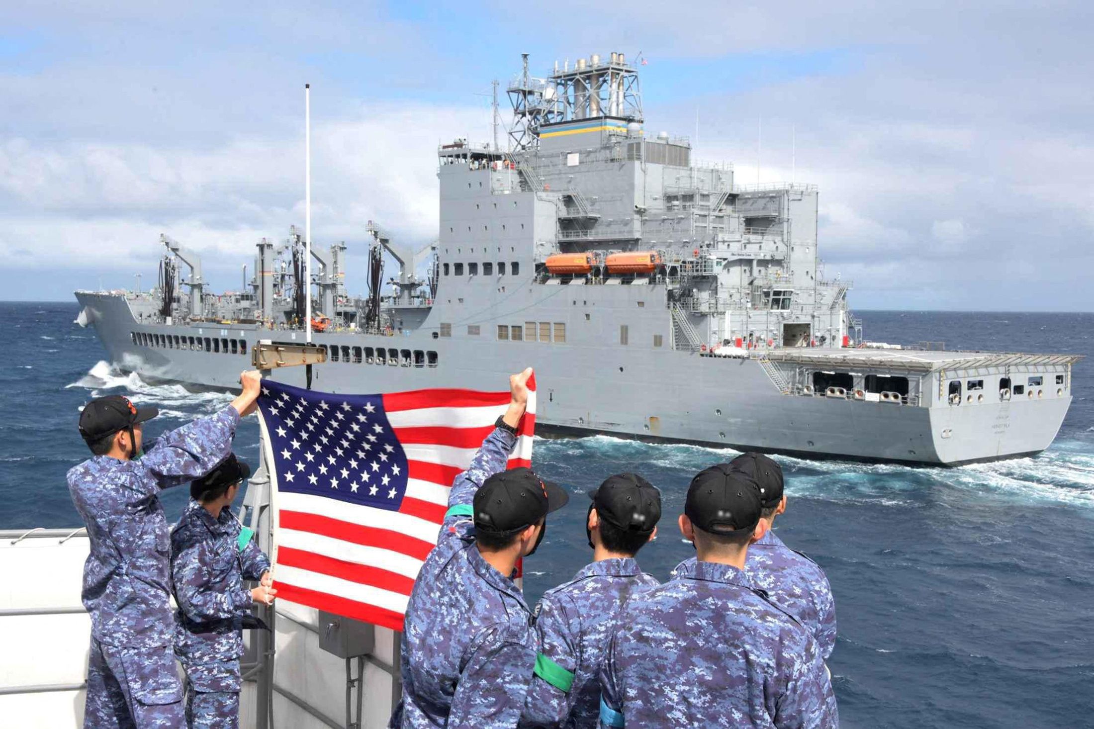 Κινεζικής καταγωγής ναύτης του αμερικανικού ναυτικού πρόδιδε τις θέσεις των πλοίων στο Πεκίνο