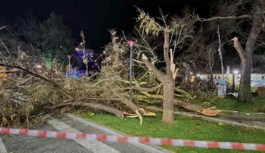 Αλεξανδρούπολη: Σε κατάσταση έκτακτης ανάγκης λόγω του καταστροφικού ανεμοστρόβιλου – Πάνω από 220 οι πληγέντες