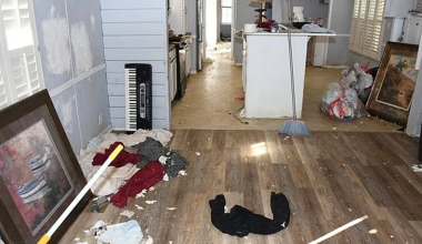 ΗΠΑ: Γονείς παράτησαν 14χρονη σε ένα βρόμικο τροχόσπιτο και άλλαξαν πόλη! – Ζούσε με περιττώματα & κατσαρίδες