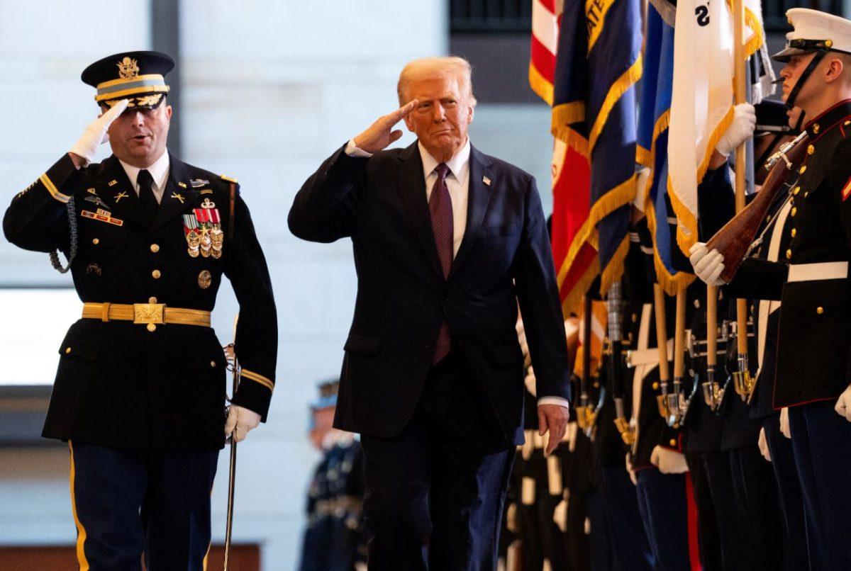 Ν.Τραμπ: «Το ΝΑΤΟ να πει στους Δανούς να διώξουν Ρώσους-Κινέζους από τη Γροιλανδία – Αλλά με δύο έλκηθρα πως;»