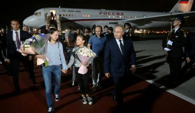 Βίντεο: Όταν ο ίδιος ο Β.Πούτιν υποδέχονταν Ρώσους υπηκόους που ήταν κρατούμενοι στις ΗΠΑ