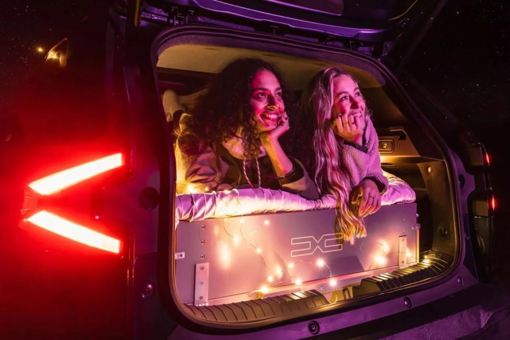 Dacia: Φτιάχνει ξενοδοχείο από Bigster κάτω από τα άστρα