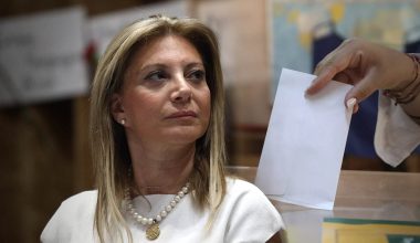 Δημοσκόπηση: Η Μ.Καρυστιανού προηγείται για την πρωθυπουργία απέναντι από Κ.Μητσοτάκη και Α.Τσίπρα