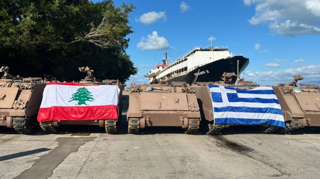 Παραδόθηκαν τα ΤΟΜΠ και τα φορτηγά που παραχώρησε δωρεάν ο ΕΣ στον Λίβανο (φωτό)