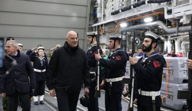 Ο υπουργός Εθνικής Άμυνας Νίκος Δένδιας βρίσκεται ήδη στη φρεγάτα FDI «Κίμων»