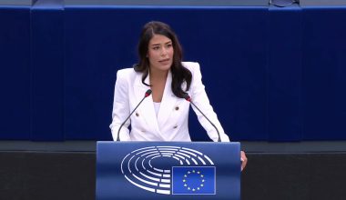 A.Λατινοπούλου: Με επιστολή της προς την Ρ.Μέτσολα ζητά να αρθεί η ασυλία της για αγωγή σε βάρος της