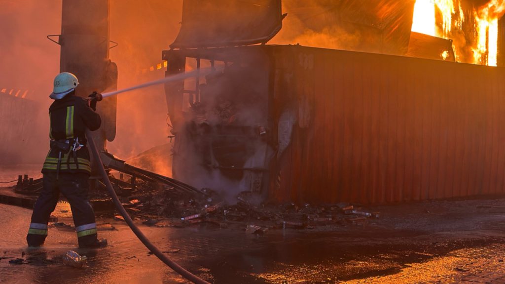 Πλήγμα βαλλιστικού πυραύλου σε προβλήτα ουκρανικού λιμανικού