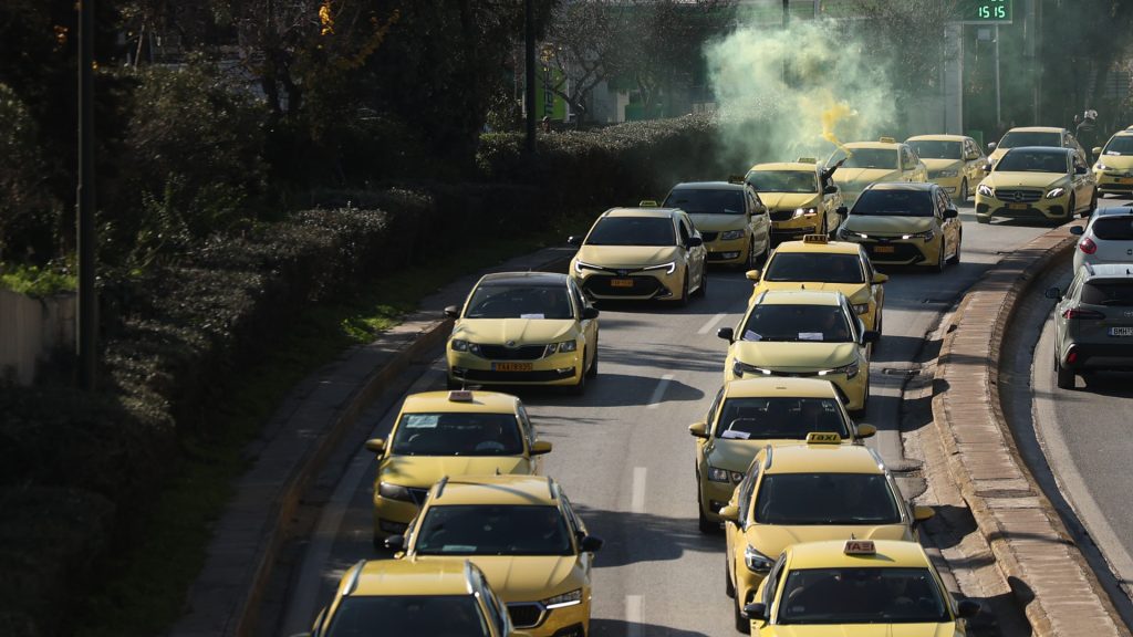 Χωρίς ταξί για τρίτο 24ωρο η Αττική: Συνεχίζουν την απεργία οι οδηγοί