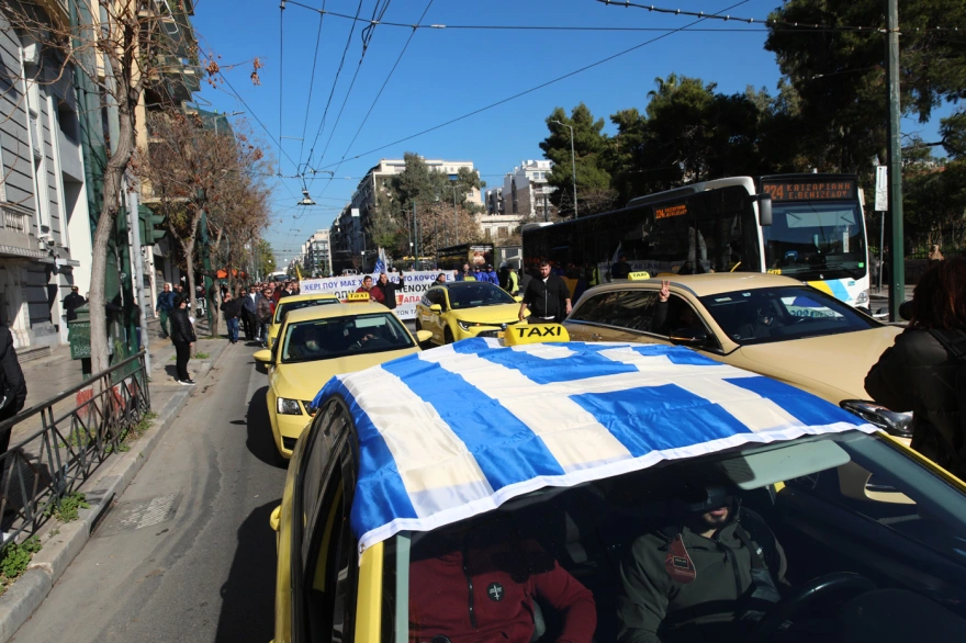 Σε εξέλιξη πορεία των οδηγών ταξί στο κέντρο της Αθήνας: Ποιοι δρόμοι είναι κλειστοί