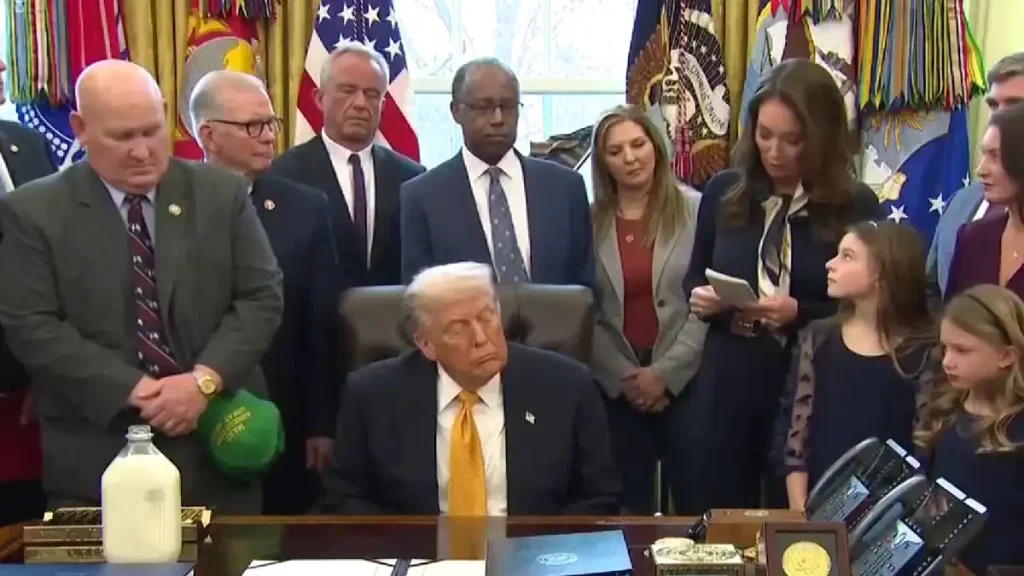 Βίντεο: Ο Ν.Τραμπ πήρε έναν υπνάκο για μερικά δευτερόλεπτα