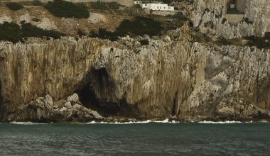 Γιβραλτάρ: Eρευνητές εισήλθαν σε σπηλιά που ήταν σφραγισμένη για 40.000 χρόνια!