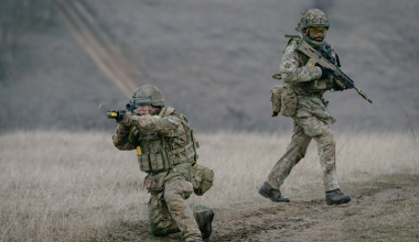 Η Βρετανία θα καταχωρίσει 65χρονους ως έφεδρους