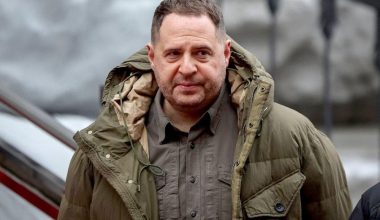 Α.Γερμάκ: Ο πρώην προσωπάρχης του Β.Ζελένσκι αθέτησε την υπόσχεσή του να υπηρετήσει εθελοντικά στην πρώτη γραμμή