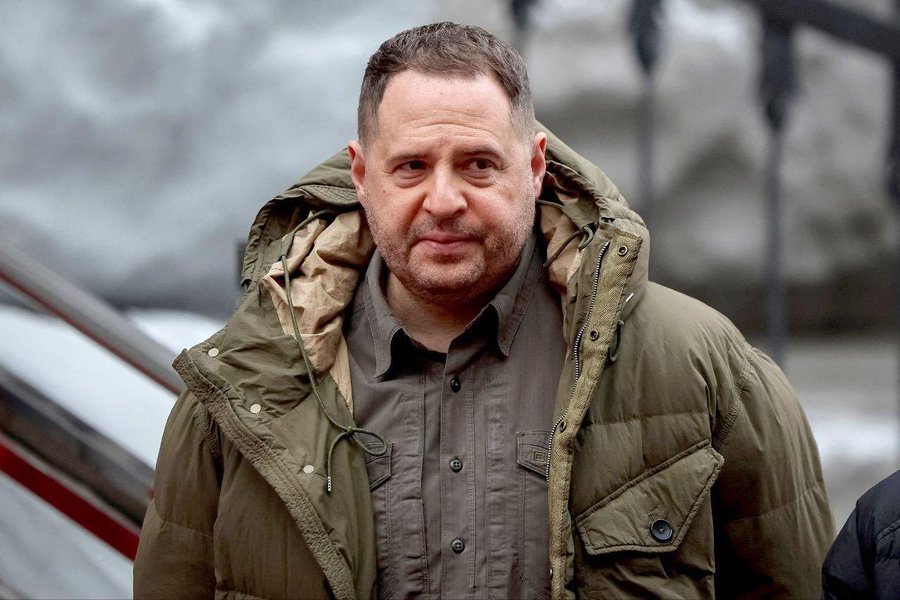 Α.Γερμάκ: Ο πρώην προσωπάρχης του Β.Ζελένσκι αθέτησε την υπόσχεσή του να υπηρετήσει εθελοντικά στην πρώτη γραμμή