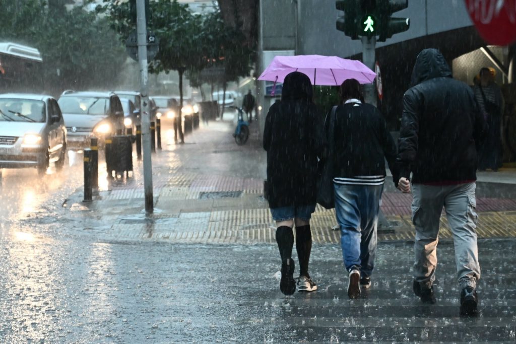 Καιρός: Άστατος σήμερα με τοπικές βροχές σε αρκετές περιοχές της χώρας – Μικρή πτώση της θερμοκρασίας