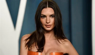 E.Ραταϊκόφσκι: Πόζαρε με κόκκινα εσώρουχα και «αναστάτωσε» το Instagram – Δείτε φωτογραφίες