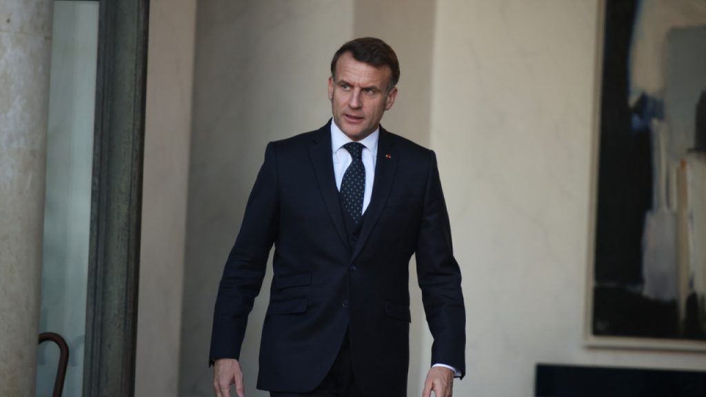 Ε.Μακρόν: «Απαράδεκτες οι απειλές του Ν.Τραμπ για επιβολή δασμών»