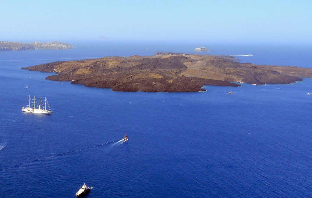 Σαντορίνη: Τι θα γίνει αν ενεργοποιηθεί το ηφαίστειο του Κολούμπο;