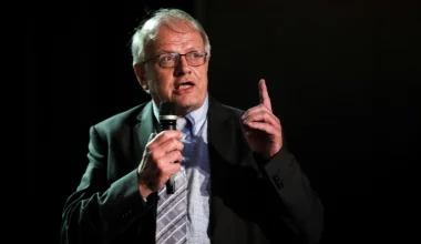 Στα «μαχαίρια» Α.Τσελέντης και Γ.Παπαδόπουλος: «Οι σεισμολόγοι δε γράφουν τα βερεσέ χρωστούμενα Ρίχτερ σε τεφτέρια»