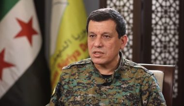 Επικεφαλής SDF: Αυτός ο πόλεμος μας επιβλήθηκε – Αποχωρούμε από Ράκα και Ντέιρ εζ-Ζορ