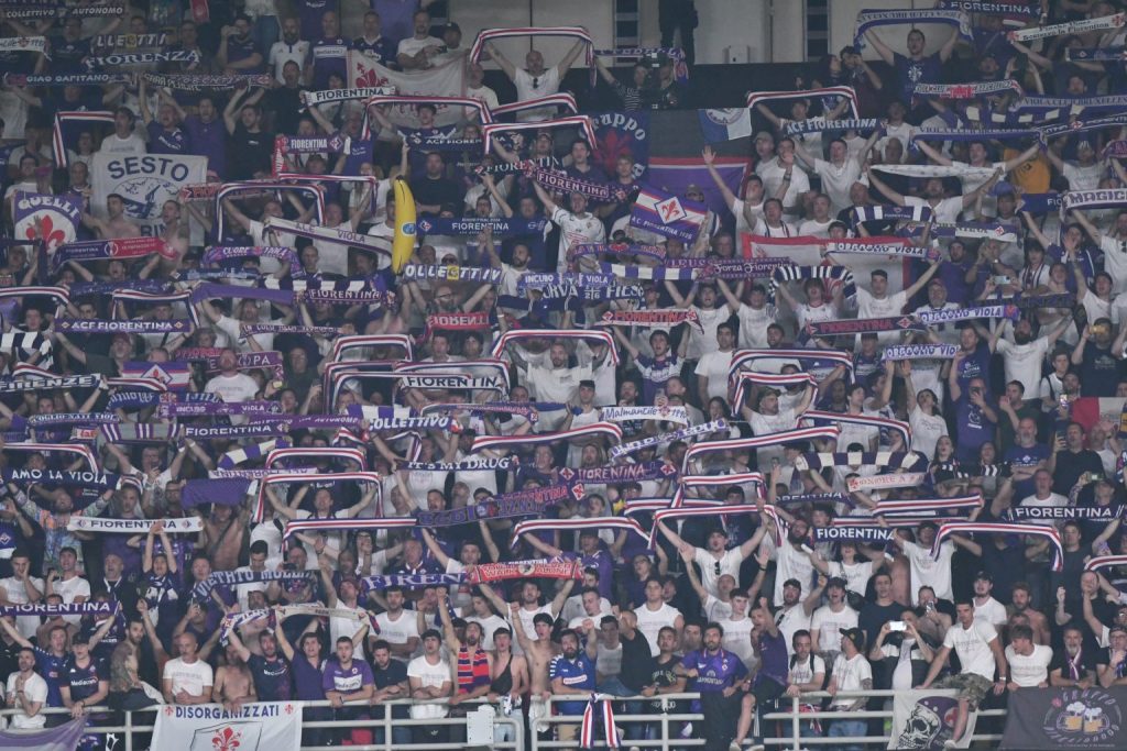 Σοβαρά επεισόδια μεταξύ οπαδών της Φιορεντίνα και της Ρόμα στη Μπολόνια (βίντεο)