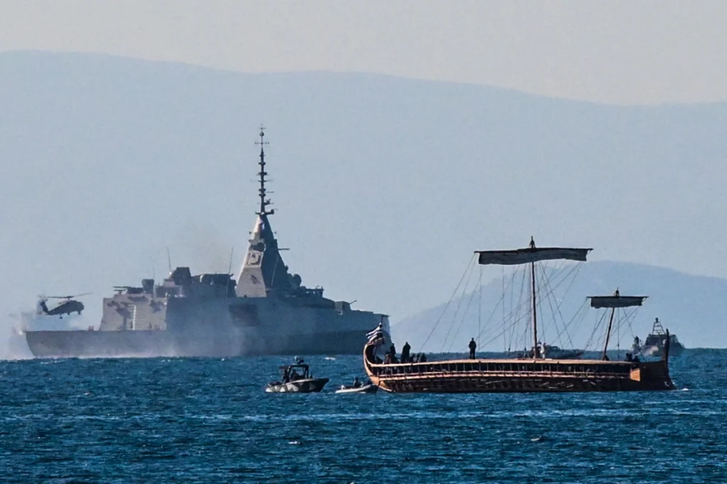 Οι Τούρκοι «τρολάρουν» την υποδοχή της φρεγάτας FDI «Κίμων» στον ναύσταθμο: «Μόνο η τριήρης ήταν ελληνική»!