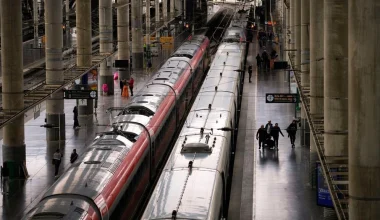 Ισπανία: Εκτροχιάστηκαν δύο τρένα υψηλής ταχύτητας – Αναφορές για νεκρούς και πολλούς τραυματίες (βίντεο)