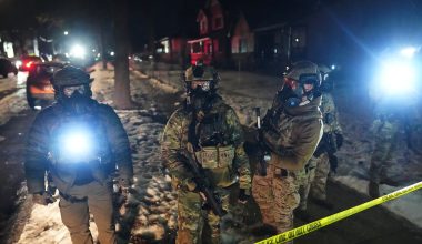 Μινεσότα: Με όπλα στα χέρια κυκλοφορούν οι διαδηλωτές