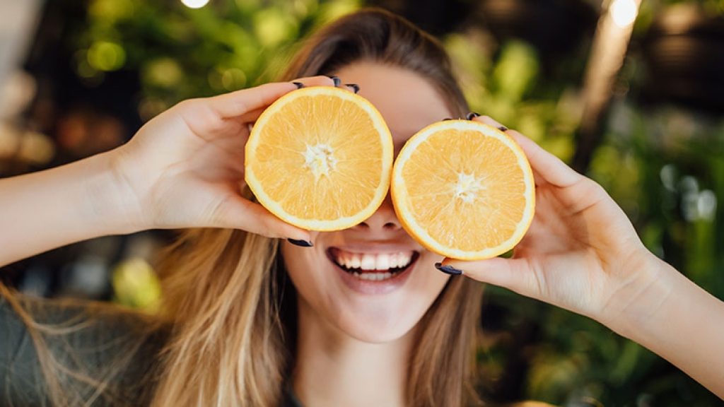 Για γερό ανοσοποιητικό το χειμώνα: Αυτά είναι τα έξι φρούτα που πρέπει να καταναλώνετε