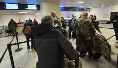 Bild: Ξαφνική αποχώρηση των Γερμανών στρατιωτικών από την Γροιλανδία μόλις 44 ώρες μετά την άφιξή τους