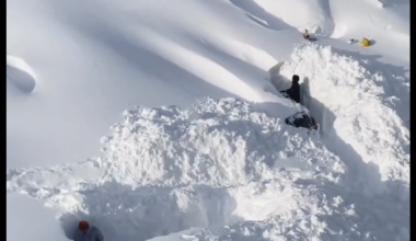 Στο Πετροπαβλόσκ της ρωσικής Καμτσάτκα το χιόνι φτάνει μέχρι τον 12ο όροφο πολυκατοικιών