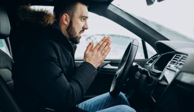 Γιατί τον χειμώνα πρέπει να ανάβουμε τη μηχανή του αυτοκινήτου και να περιμένουμε λίγο;