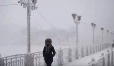 Στην ρωσική Γιακουτία στους -45 βαθμούς Κελσίου ντύνουν τα αυτοκίνητα με ειδικό κάλυμμα για να «επιβιώσουν»