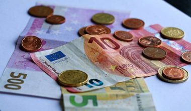 Τα δύο σενάρια που βρίσκονται στο «τραπέζι» για την αύξηση των συντάξεων