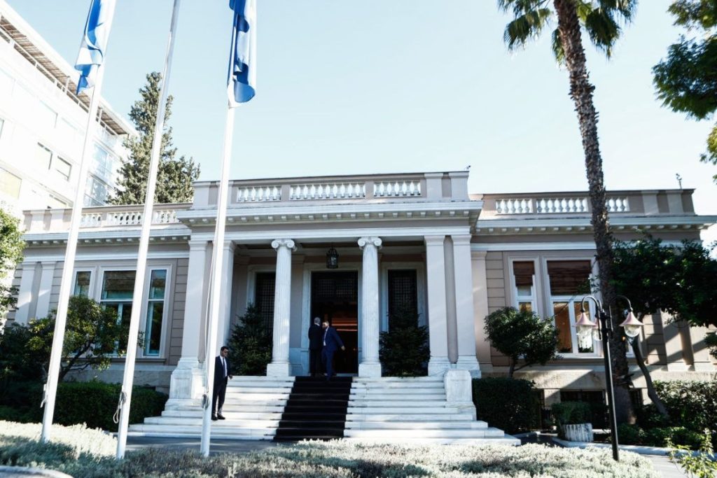 Στο Μέγαρο Μαξίμου έφτασαν οι εκπρόσωποι των αγροτών για την συνάντηση με τον Κ.Μητσοτάκη