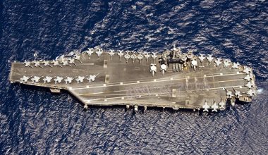 Η ομάδα κρούσης του αεροπλανοφόρου USS Abraham Lincoln (CVN-72) πλησιάζει στην Αραβική Θάλασσα