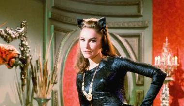 T.Nιούμαρ: Δείτε πώς είναι σήμερα η θρυλική πρώτη Catwoman (φωτο)