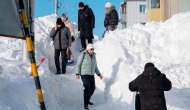 Βίντεο: Πελώρια βουνά από χιόνι έχουν θάψει την Καμτσάτκα της Ρωσίας!