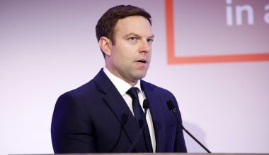 Σ.Κασσελάκης: «Υπάρχουν πολλοί gay στη Βουλή αλλά και στην κυβέρνηση που κρύβονται»