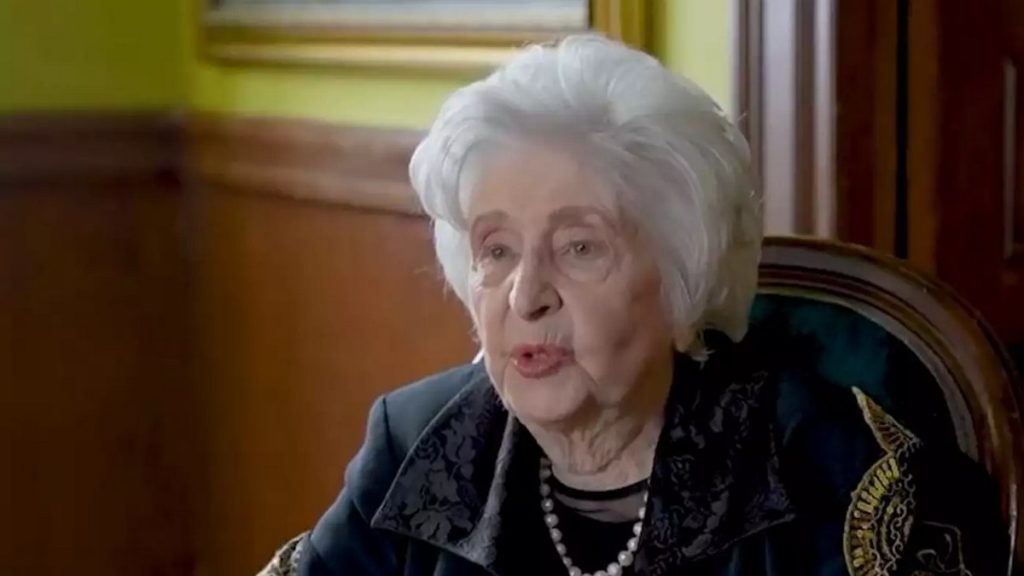 Ε.Παπαθεοδώρου: Αποκάλυψε ποια ηθοποιός είχε προταθεί αρχικά για τον ρόλο της Θεοπούλας στη σειρά «Παρά Πέντε»