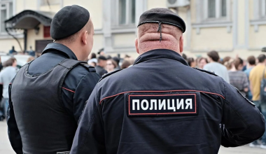 Στην Ρωσία οι αστυνομικοί δεν είναι υπομονετικοί με τους τραβεστί…