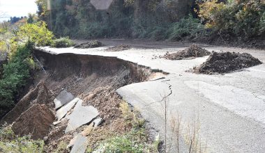 Τζουμέρκα: Εκτεταμένη καθίζηση στη Μικροσπηλιά – «Ακούγονται θόρυβοι» λένε οι κάτοικοι (φώτο)