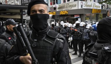 Διαδηλώσεις Κούρδων στην Τουρκία  εν μέσω επιθέσεων από το καθεστώς της Δαμασκού