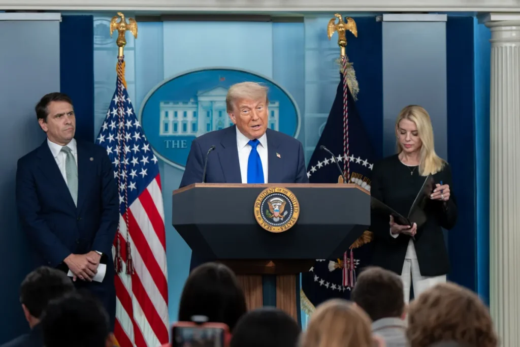 Δείτε live την έκτακτη συνέντευξη Τύπου του Ντόναλντ Τραμπ