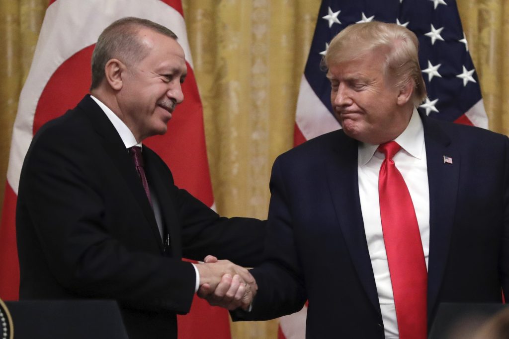 Απίστευτος Ν.Τραμπ «τελειώνει» το Αιγαίο με μία φράση: «Πρέπει να φύγω γιατί με καλεί στο τηλέφωνο ο Ερντογάν»!