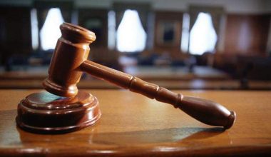 Θεσσαλονίκη: Καταδικάστηκαν δύο πρώην αντιδήμαρχοι για τον θάνατο 65χρονου από αγέλη αδέσποτων σκύλων